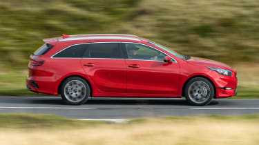 Kia Ceed Sportswagon side panning